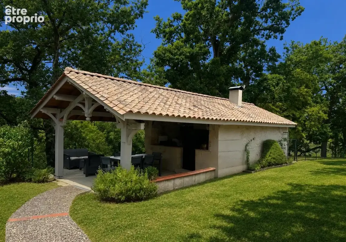 cuisine d'été avec terrasse et four à pain