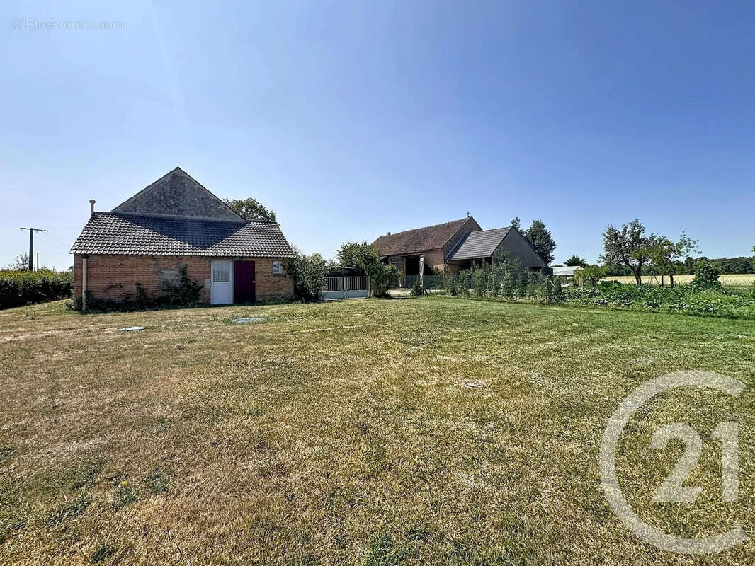 Maison 230 m² à Marcilly-En-Villette  - photo 17