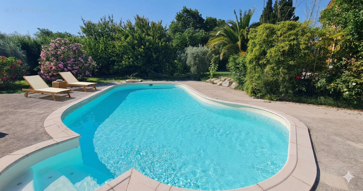 Villa familiale avec piscine sur plus de 2 000 m2   Suite parentale de plain-pied - photo 2