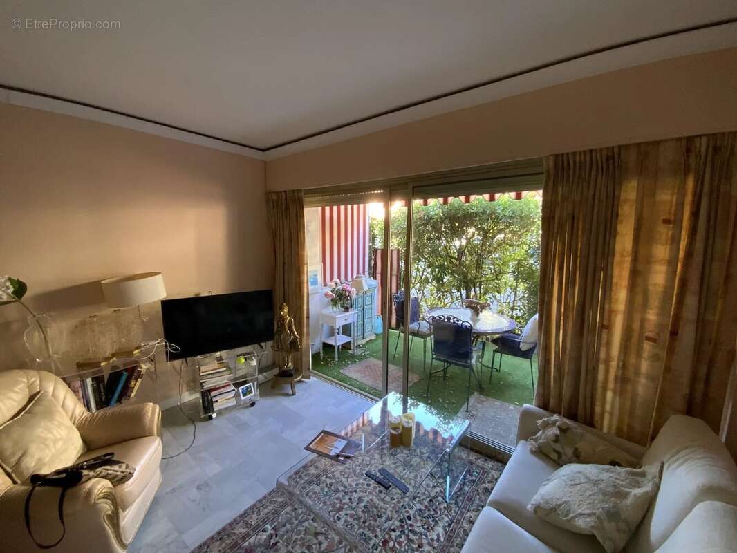 Appartement à ROQUEBRUNE-CAP-MARTIN