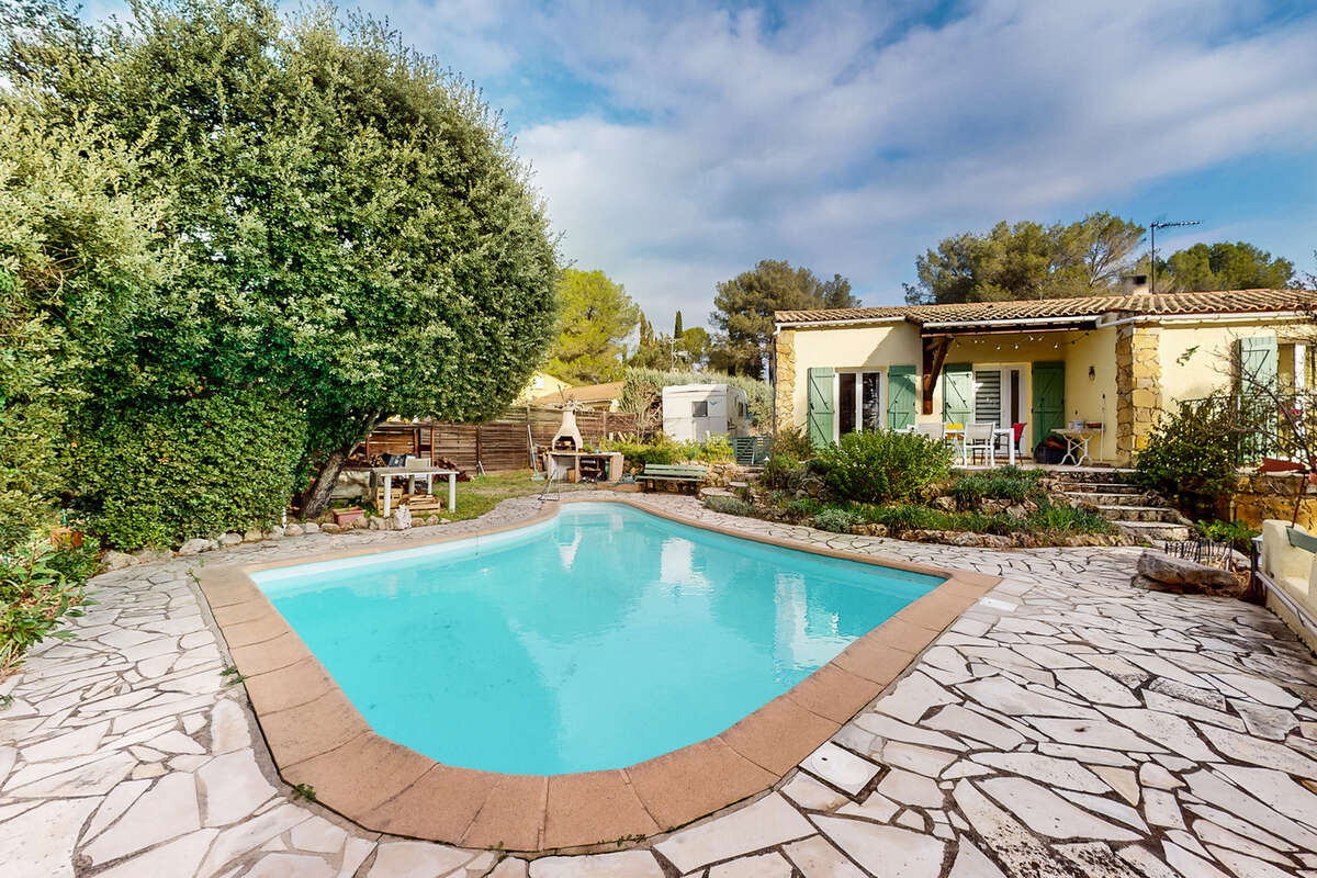 Maison à ROQUEBRUNE-SUR-ARGENS