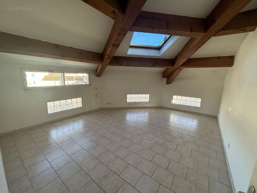 Appartement 724 m² à Toulon  - photo 8