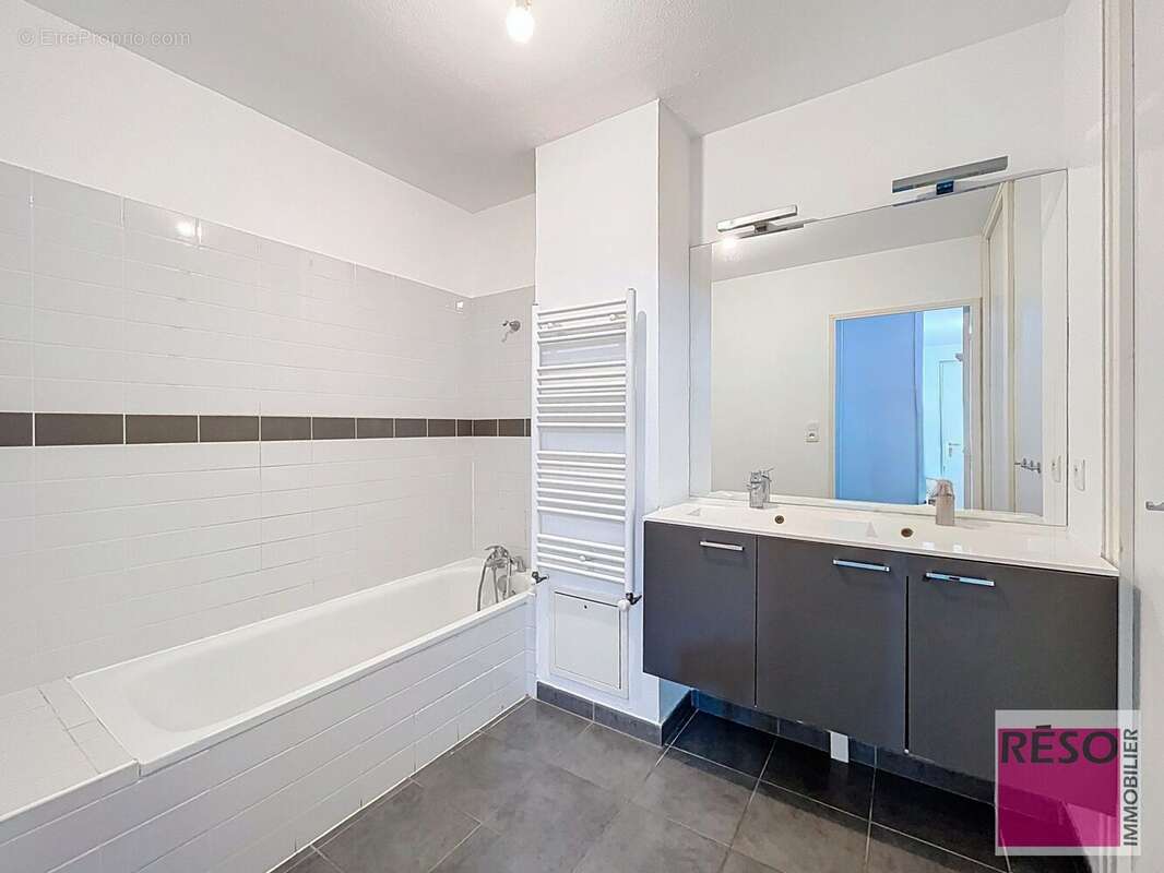Appartement à ETREMBIERES