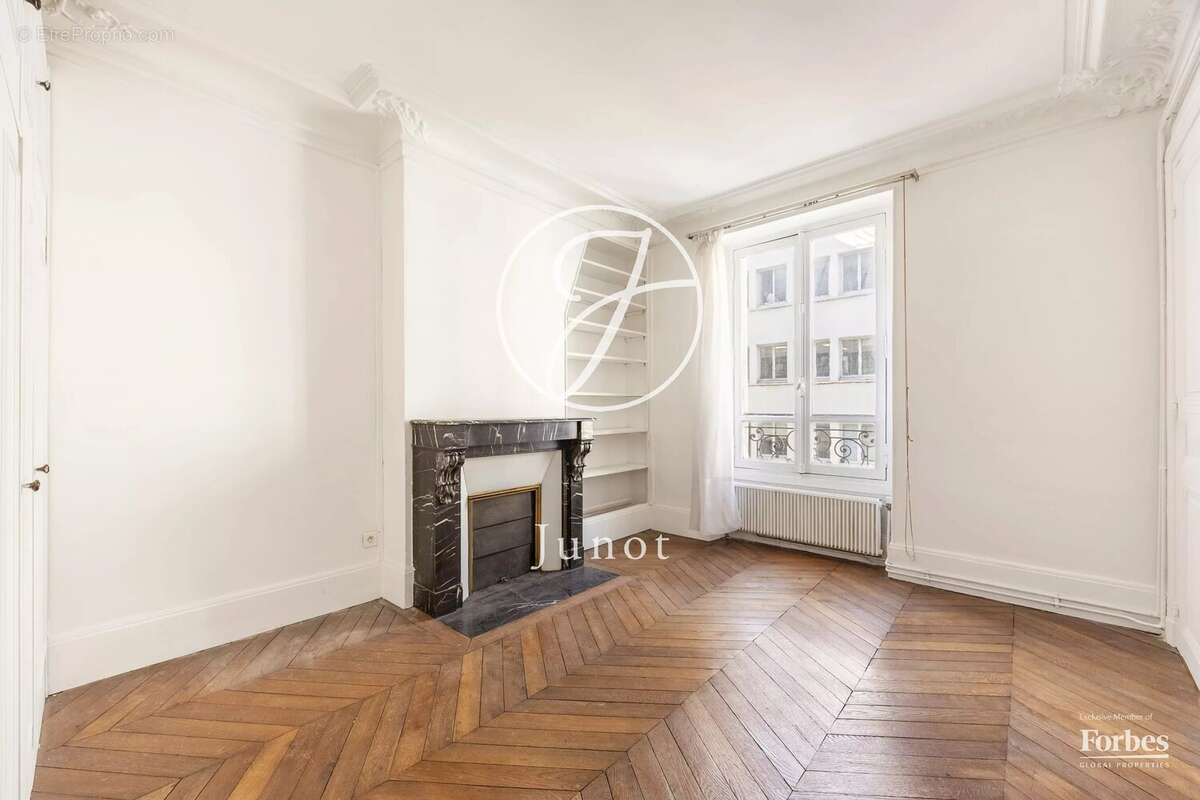 Appartement à LEVALLOIS-PERRET
