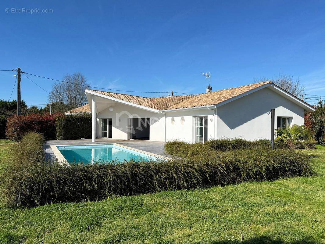 Maison à ANGRESSE