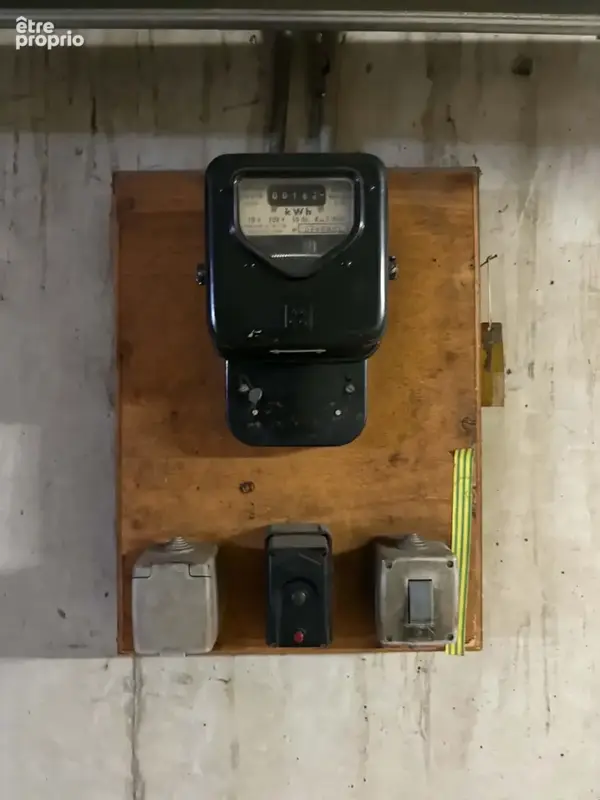 Garage sécurisé de 14,84 m2 avec lumière et prise électrique grenoble   7 rue paul claudel - photo 3