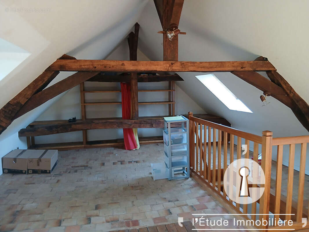 Maison à MESLAY-DU-MAINE