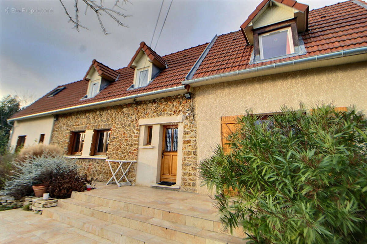 Maison meulière à Chanteloup Les Vignes en limite d'Andrèsy - photo 15