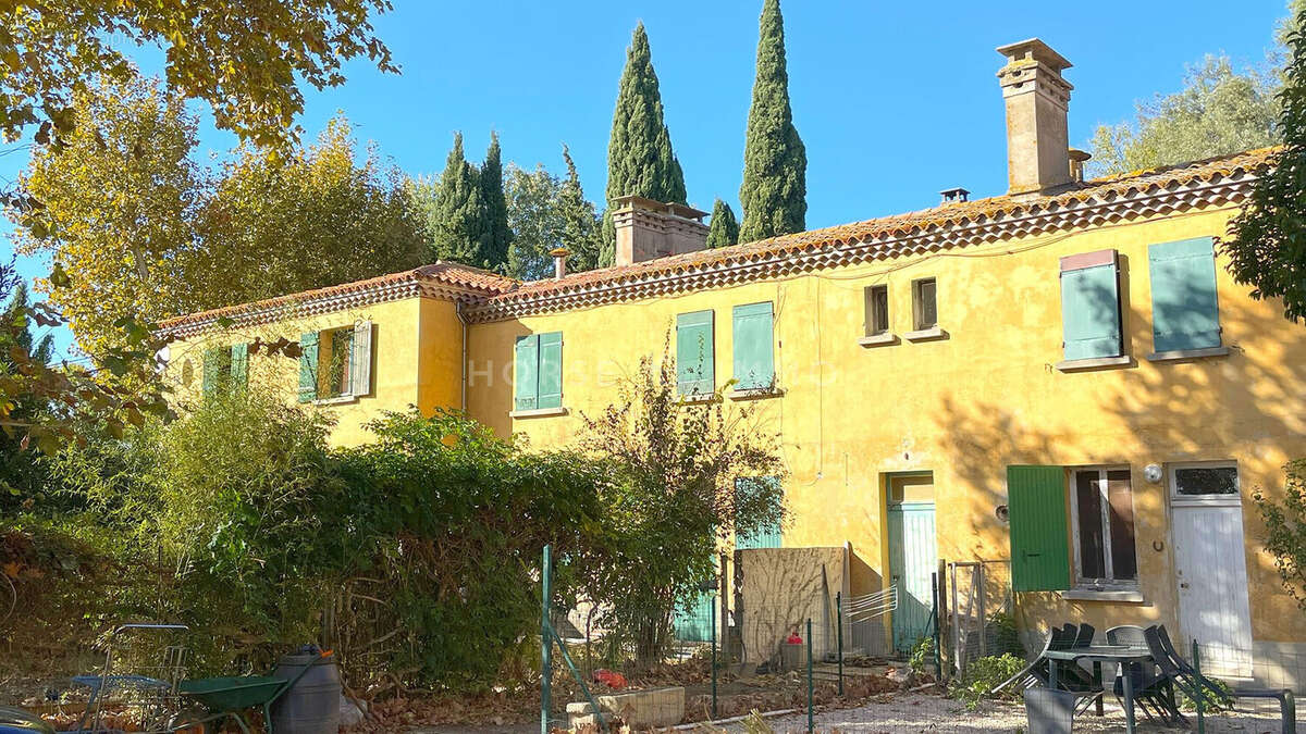 Maison 500 m² à Arles  - photo 3