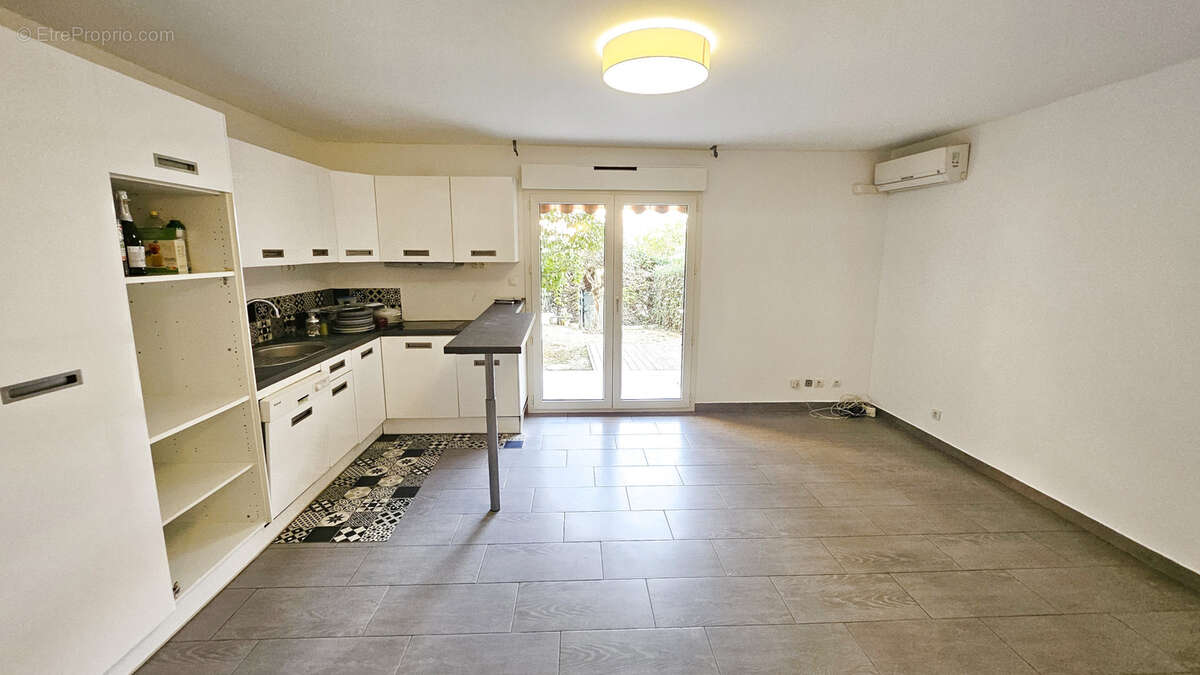 Appartement à SAINT-LAURENT-DU-VAR