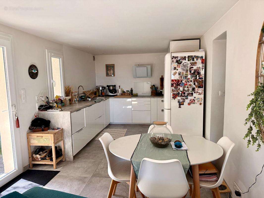 Appartement à VENELLES