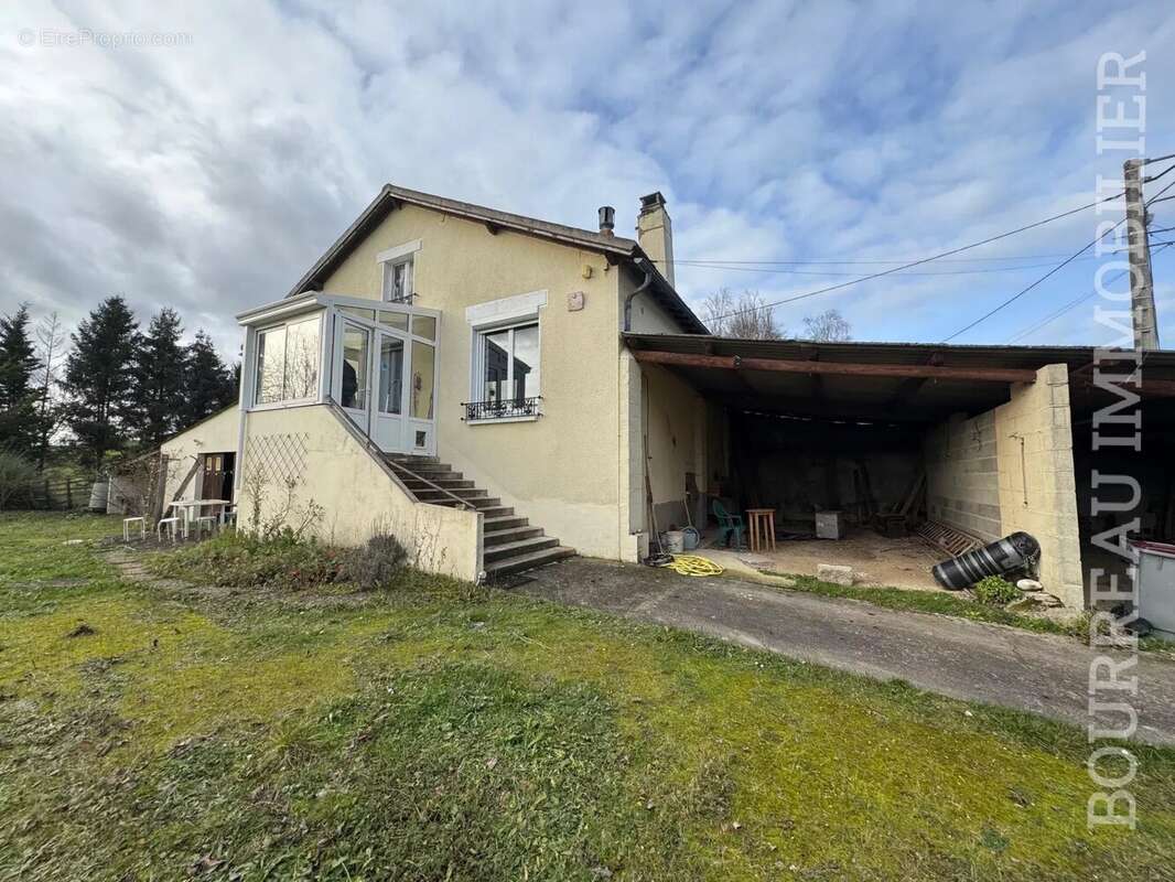 Appartement à LA CELLE-SAINT-CYR
