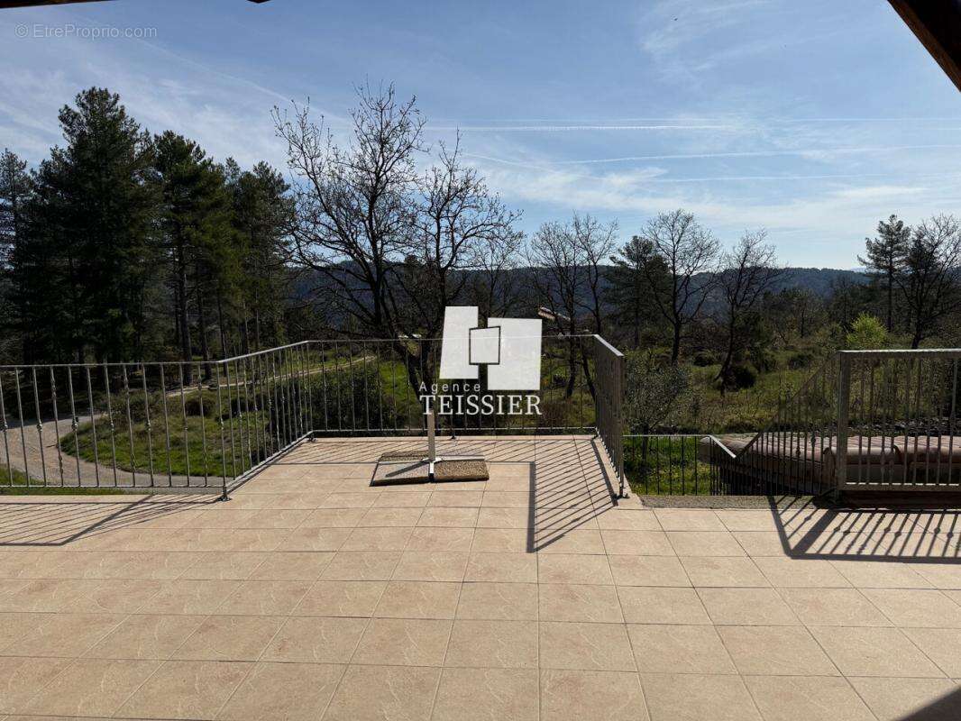 Maison à SAINT-PIERRE-SAINT-JEAN