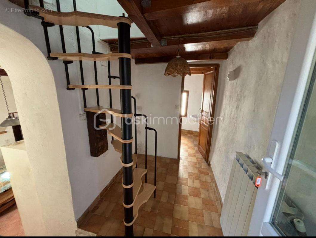 Maison à SIMIANE-COLLONGUE