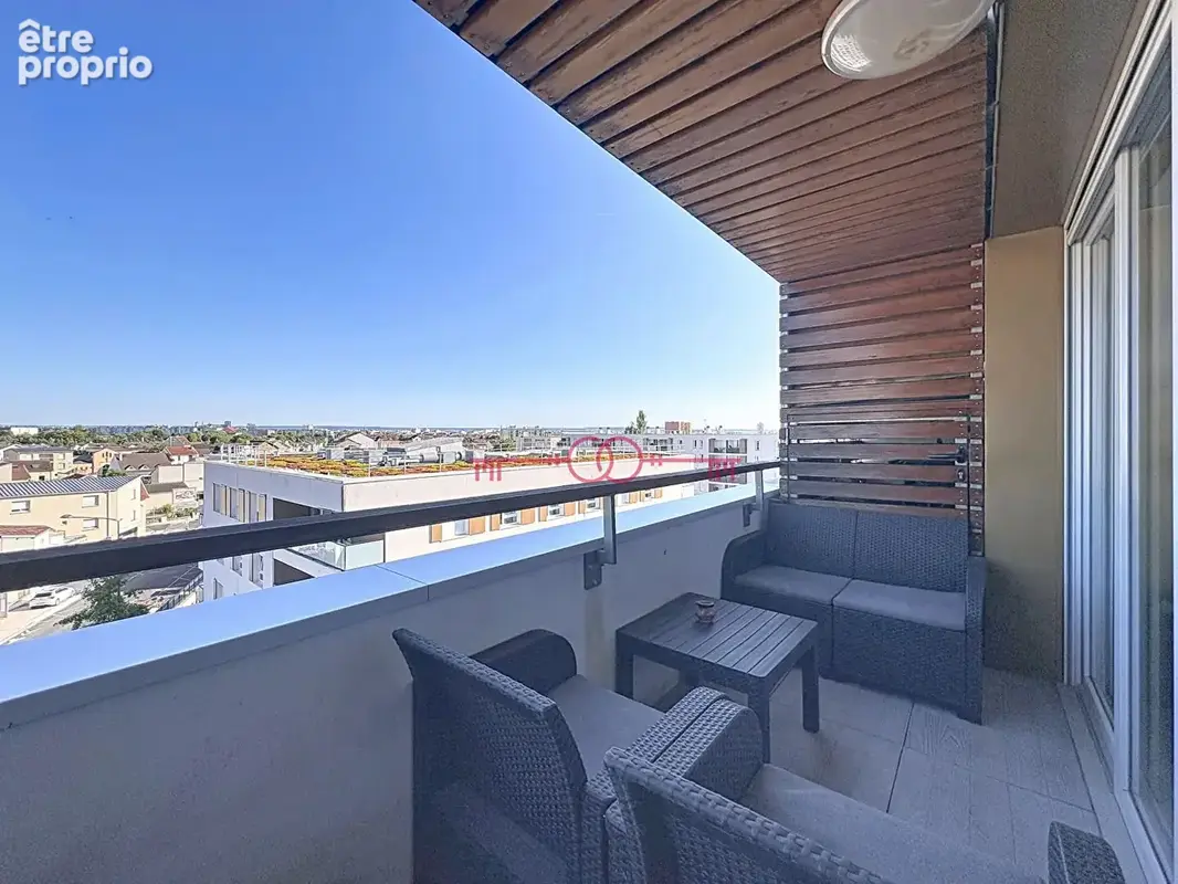 À VENDRE - Charmant 2 pièces lumineux avec terrasse, dernier étage et parking - Secteur Neufchâtel à Reims - photo 2