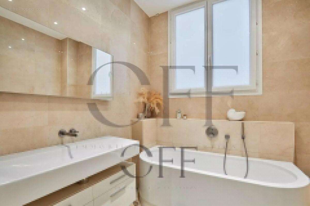 Appartement à PARIS-8E