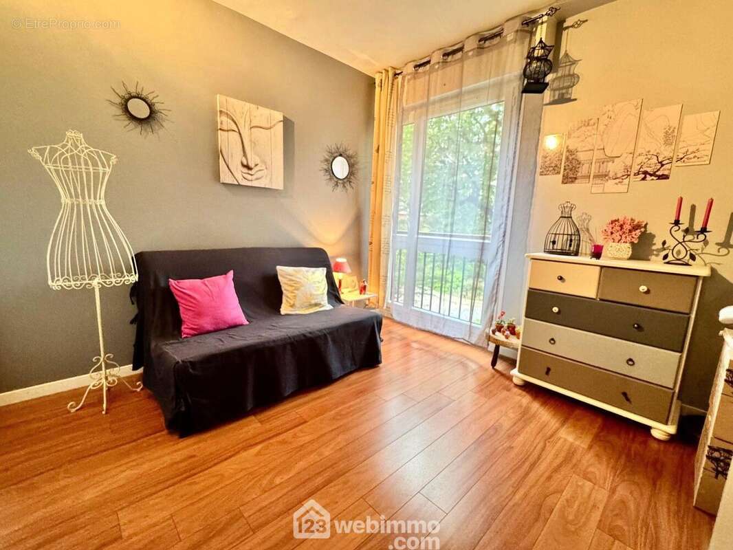 ...suivit de la deuxième... - Appartement à RIS-ORANGIS