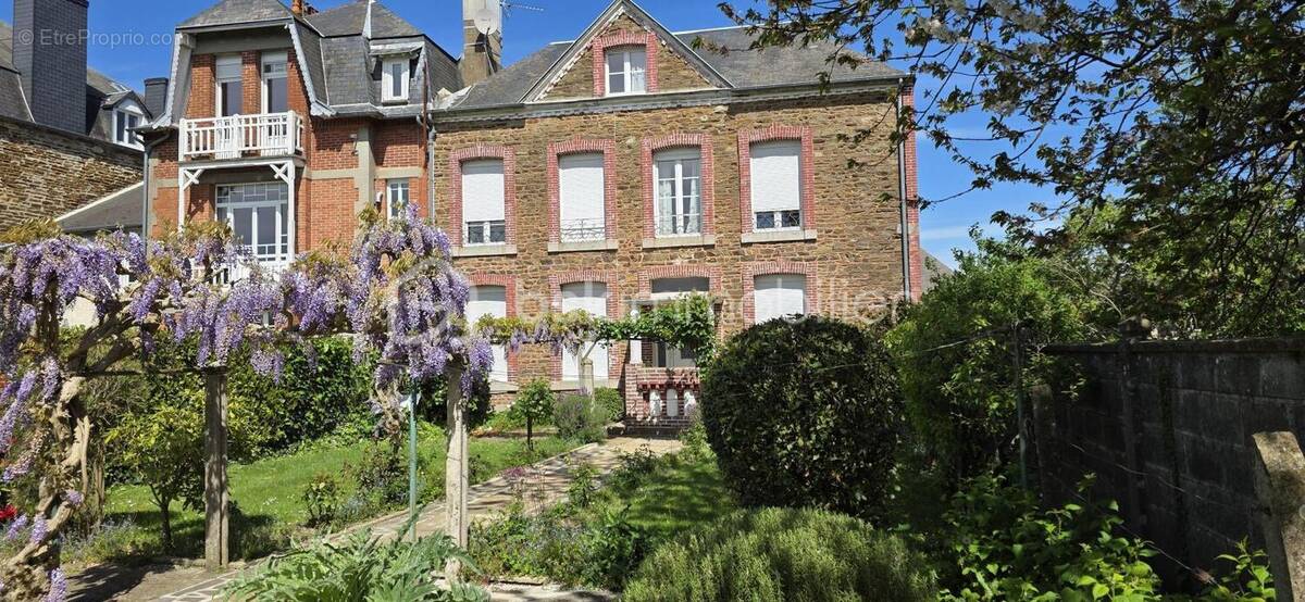 Maison à SAINT-HILAIRE-DU-HARCOUET