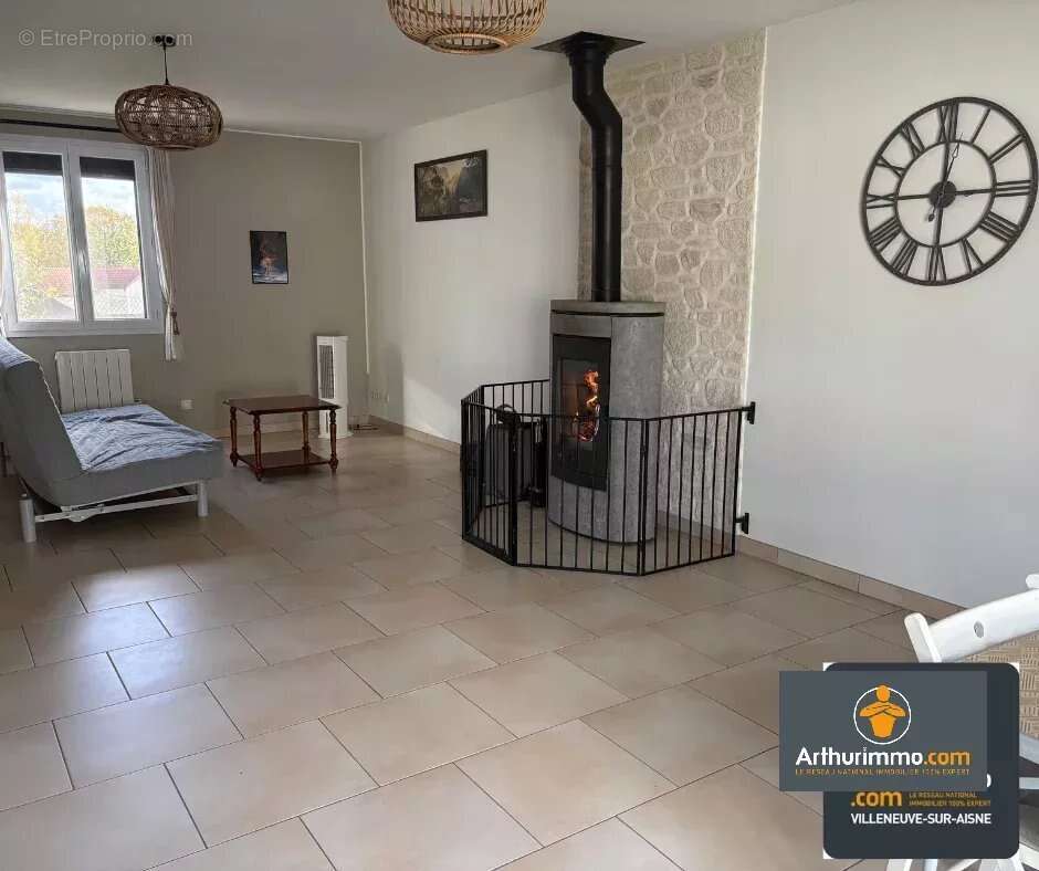 Maison à NEUFCHATEL-SUR-AISNE