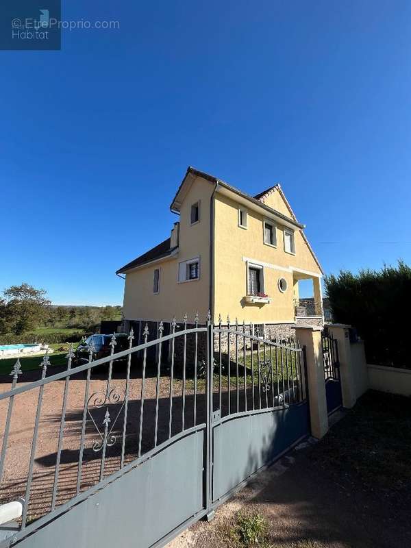 Maison à SAINT-SANTIN-DE-MAURS