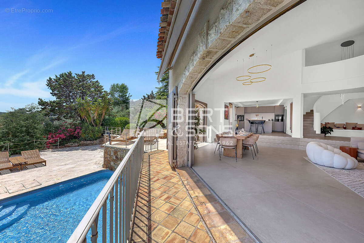 Maison à MANDELIEU-LA-NAPOULE