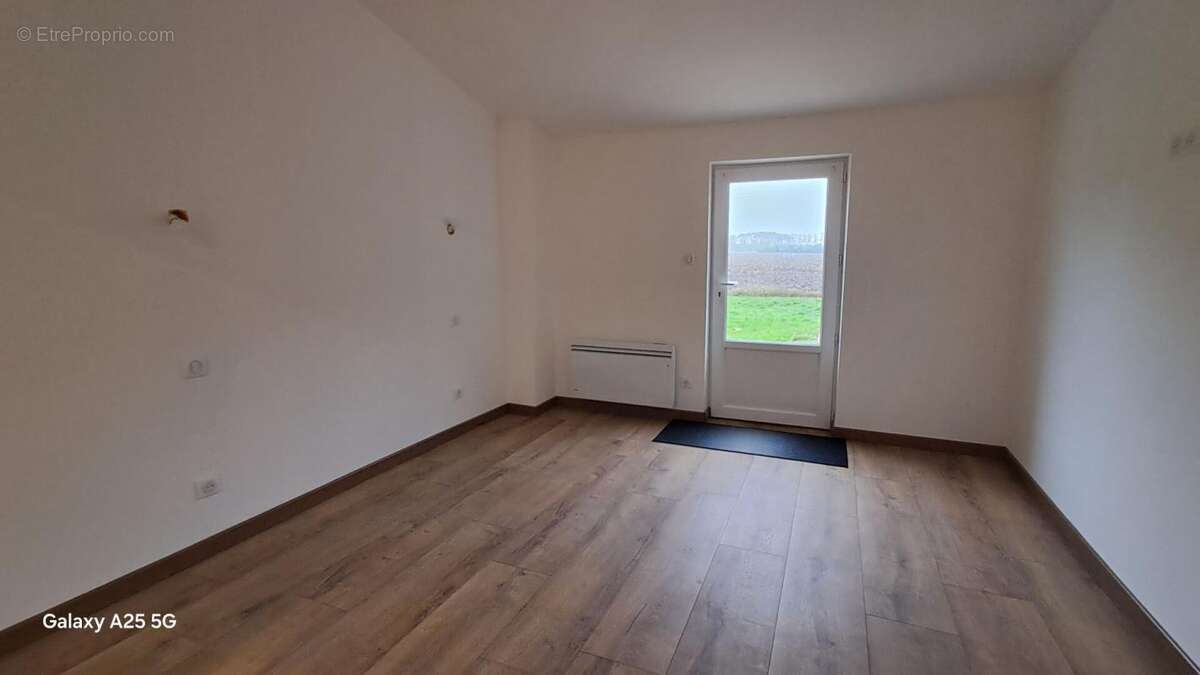 Maison à VOUILLE-LES-MARAIS