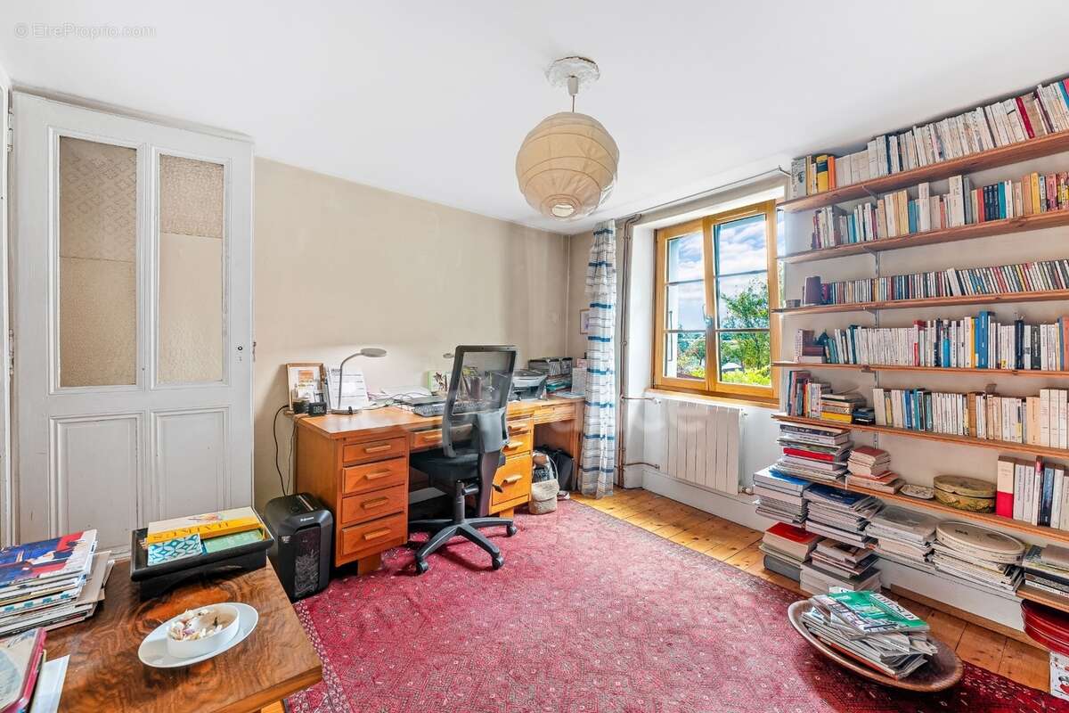 Maison à vendre 10 pièces GEX (01) - photo 9