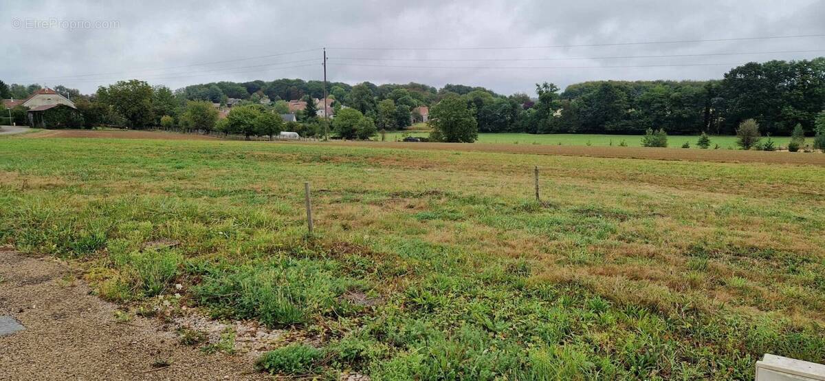 Terrain à CHAUX-LA-LOTIERE