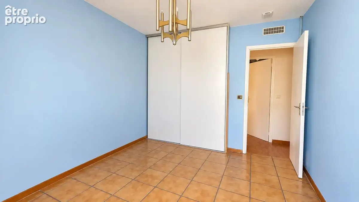A vendre - colombiers - maison plain pied t5 de 87 m2 sur 537 m2 de terrain avec garage - photo 6