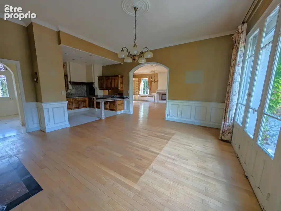 Entre Auxerre et Joigny sur la commune de Beaumont, propriété de 335m2 habitable, dépendances et jardin de 324 - photo 4