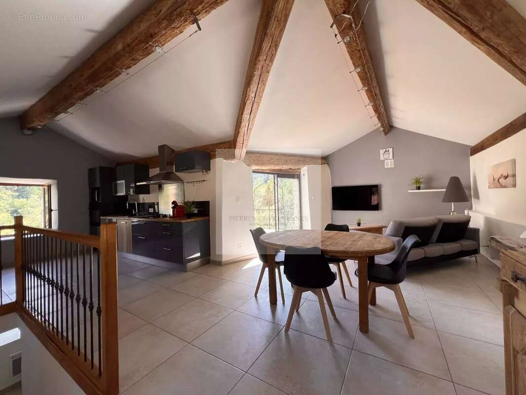 Maison à LE COLLET-DE-DEZE