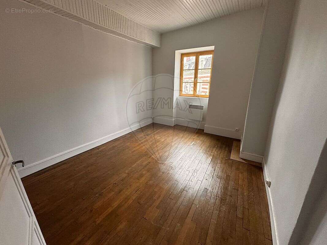 Autre à SAINT-PIERRE-LE-MOUTIER