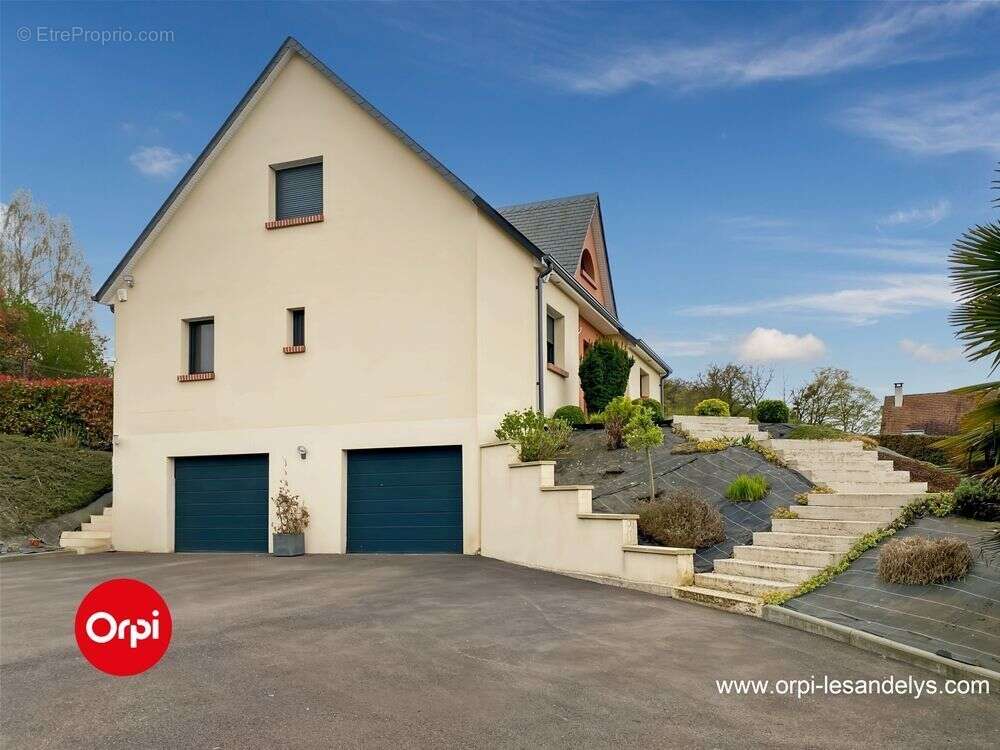 Maison à CHARLEVAL