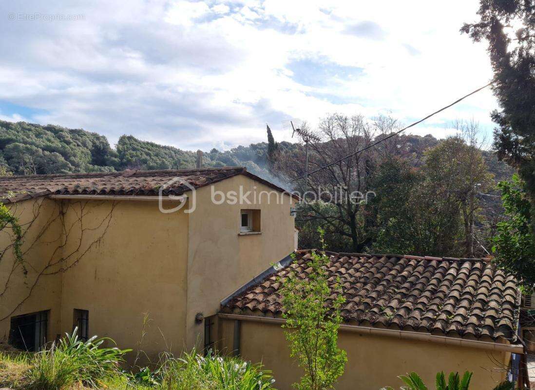 Maison à LA ROQUETTE-SUR-SIAGNE