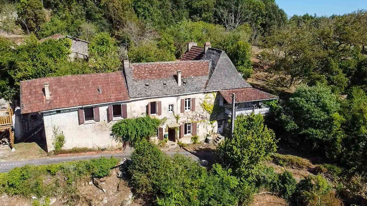 Maison à BEYNAC-ET-CAZENAC
