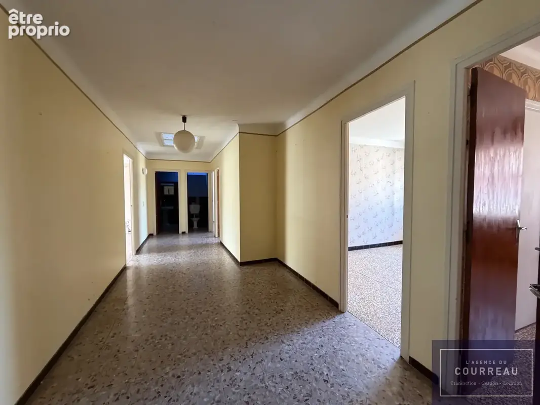 POMEROLS -Maison de Village de 143m2 avec un grand garage- - photo 3