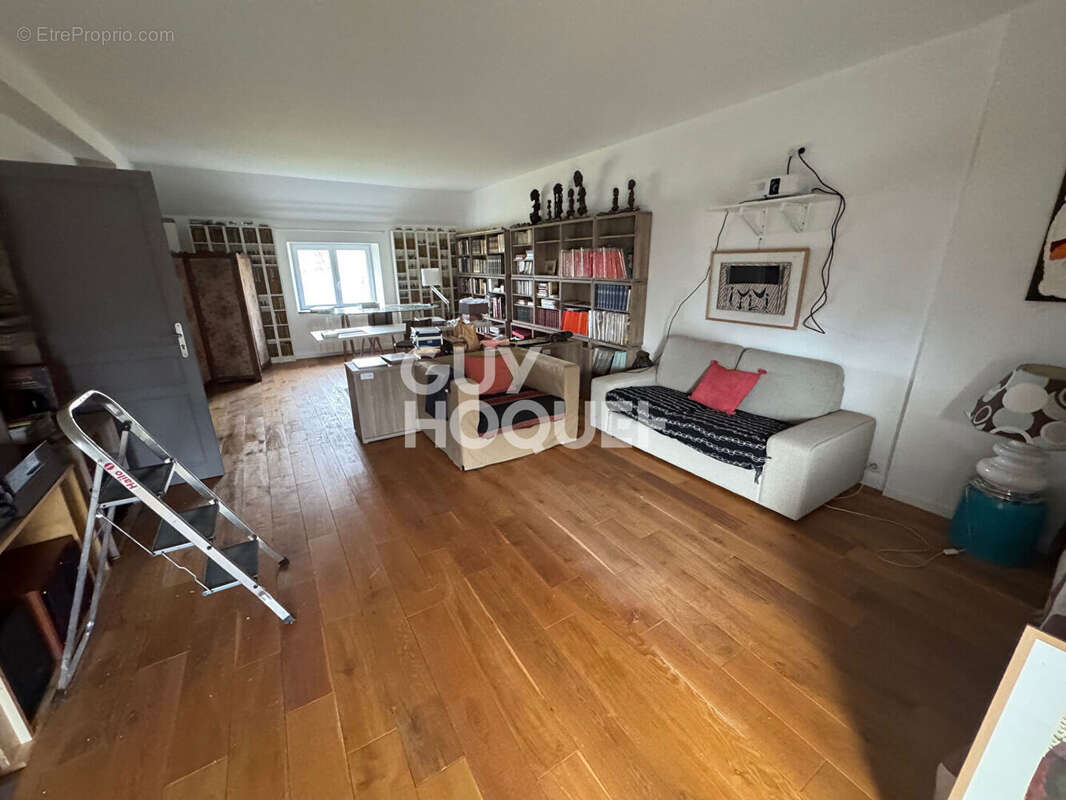 Maison à VILLETHIERRY