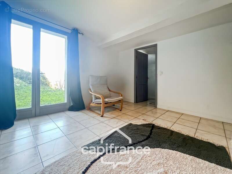 Domaine et Golf de Pont Royal, belle  propriété de 290 m2 établie sur un terrain de 2600 m2, cinq chambres, un bureau, piscine,  - photo 66