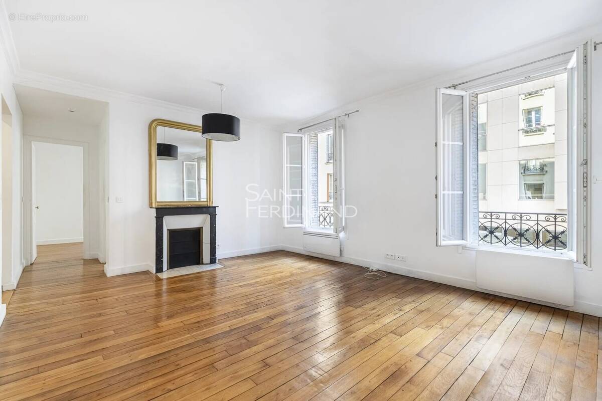 Appartement à PARIS-17E