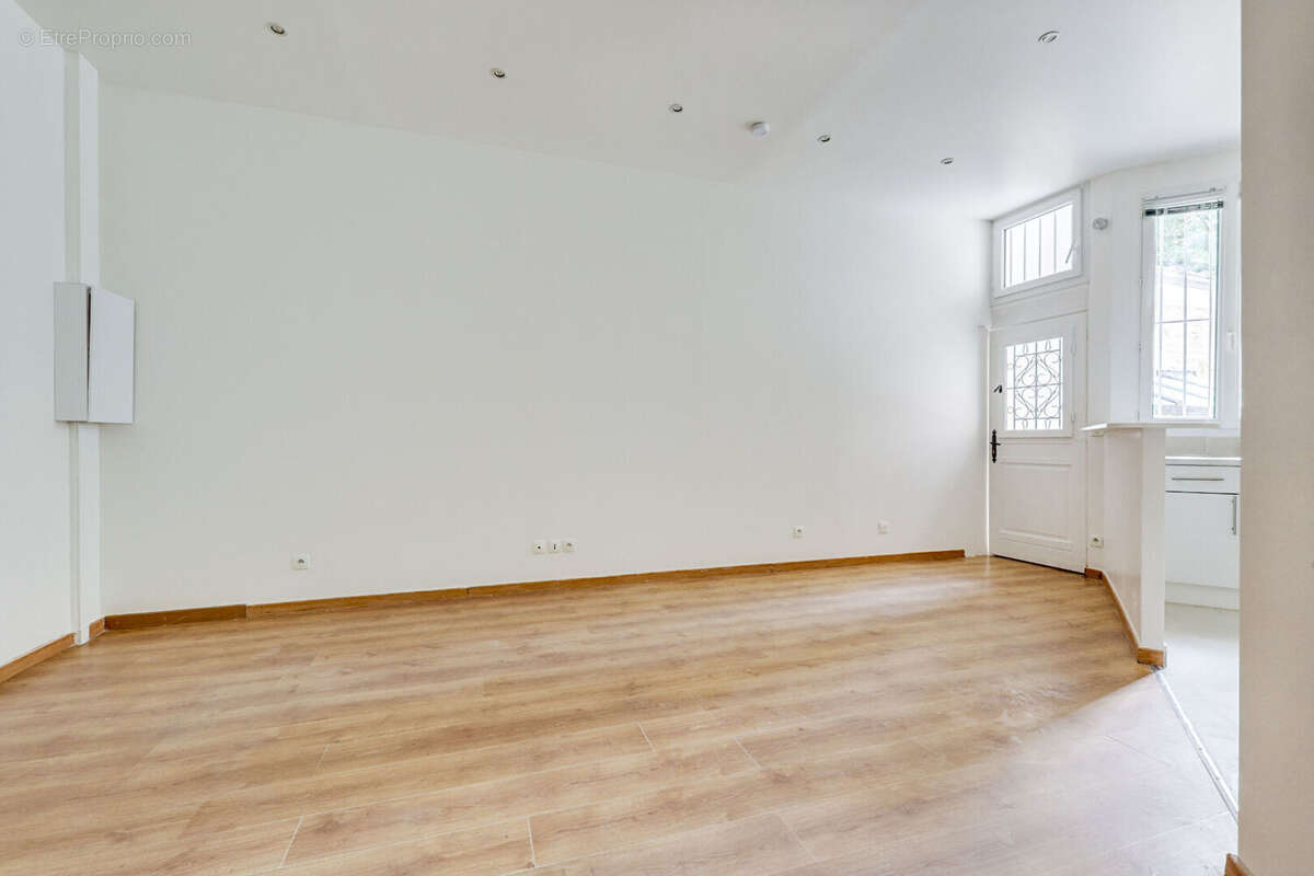 Appartement à PARIS-14E