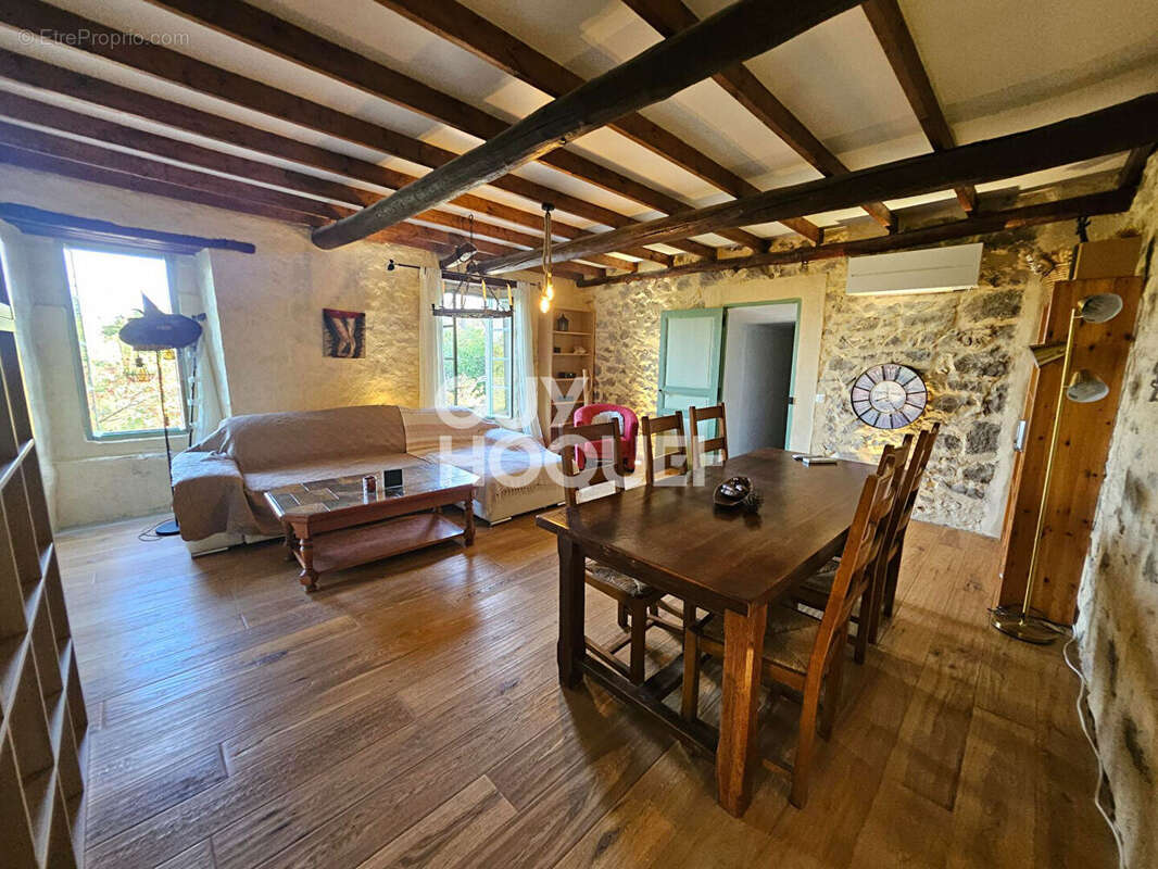 Maison avec extérieur à Vendre à Beaufort - photo 6