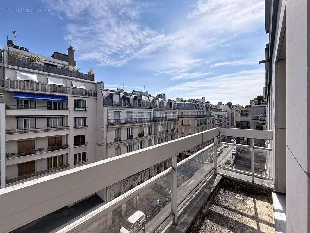Deux-pièces en étage élevé avec balcon - photo 3