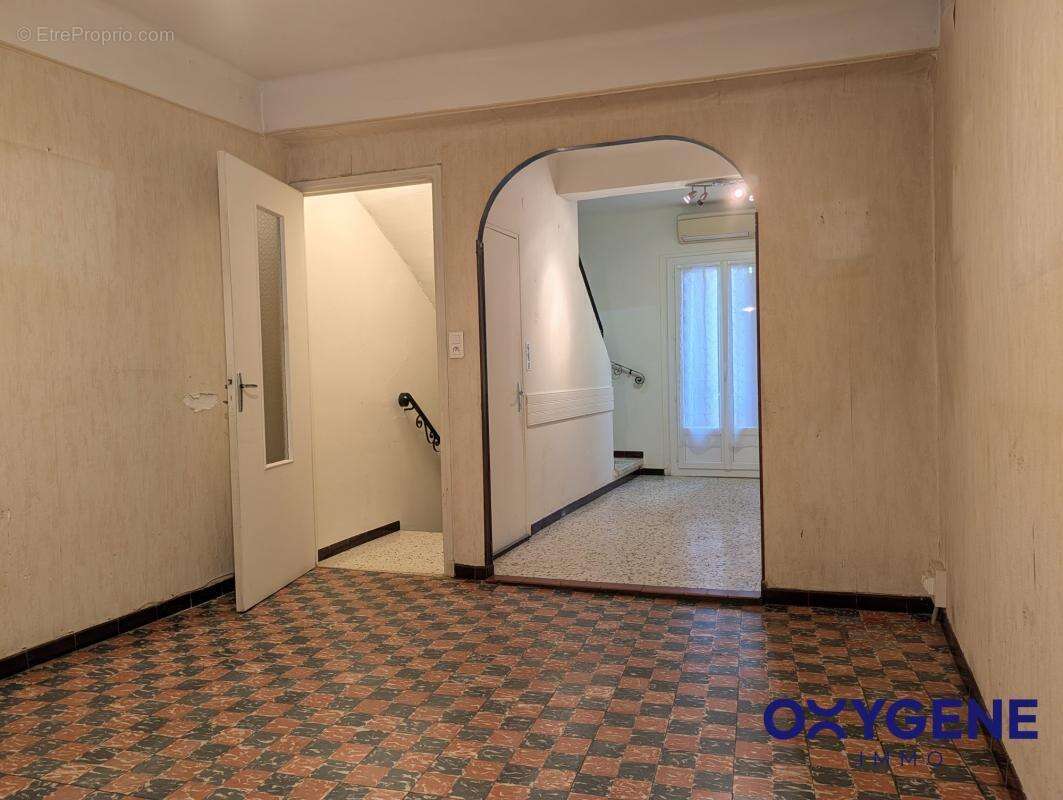 Maison à SAINT-LAURENT-DE-LA-SALANQUE