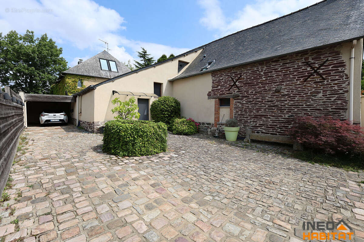 Maison à NOYAL-CHATILLON-SUR-SEICHE