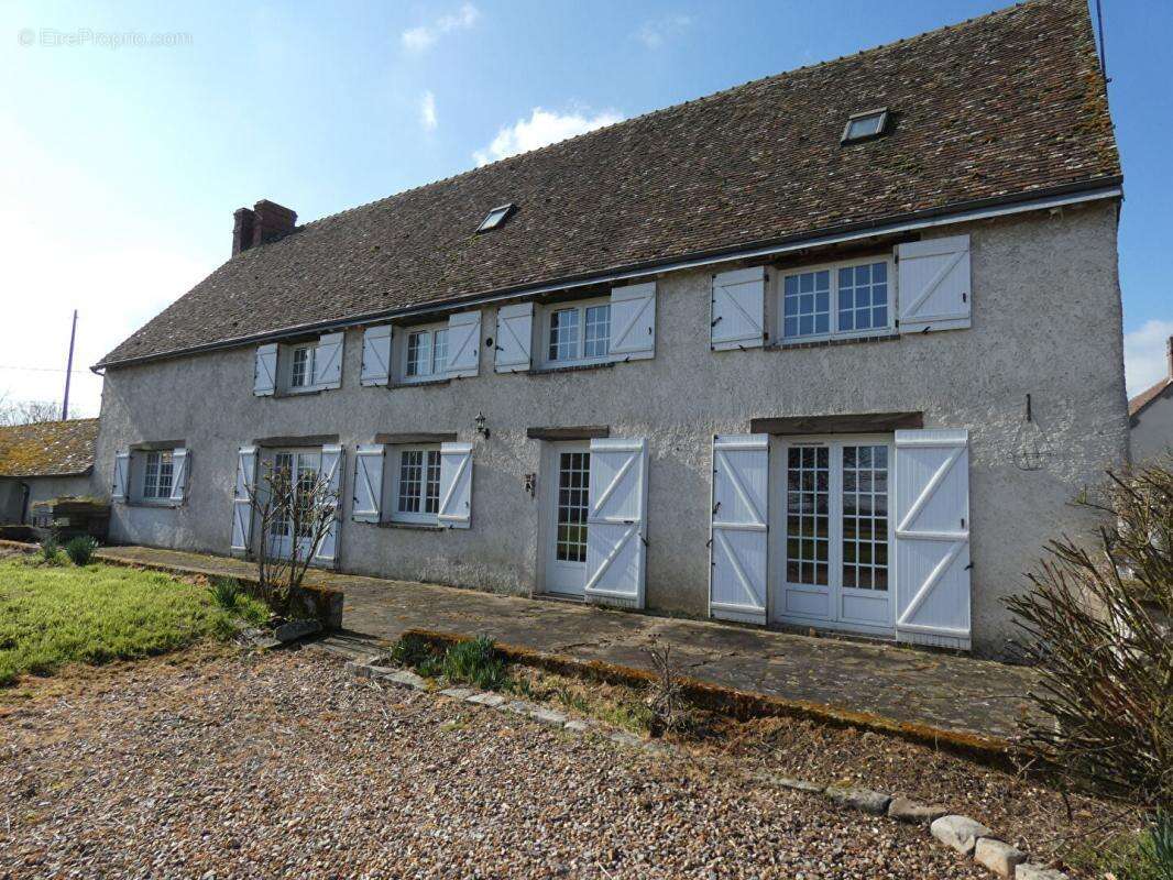 Maison à MARVILLE-MOUTIERS-BRULE