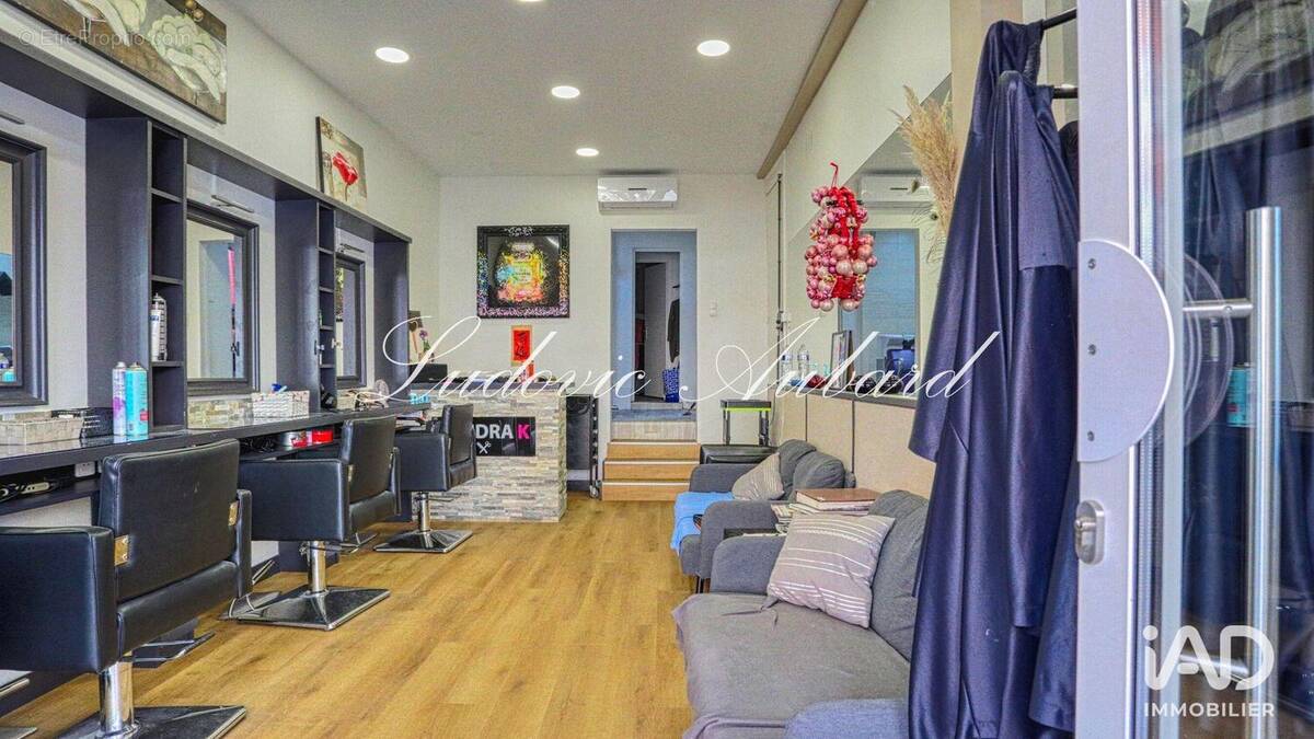 Photo 1 - Commerce à MONTMORENCY