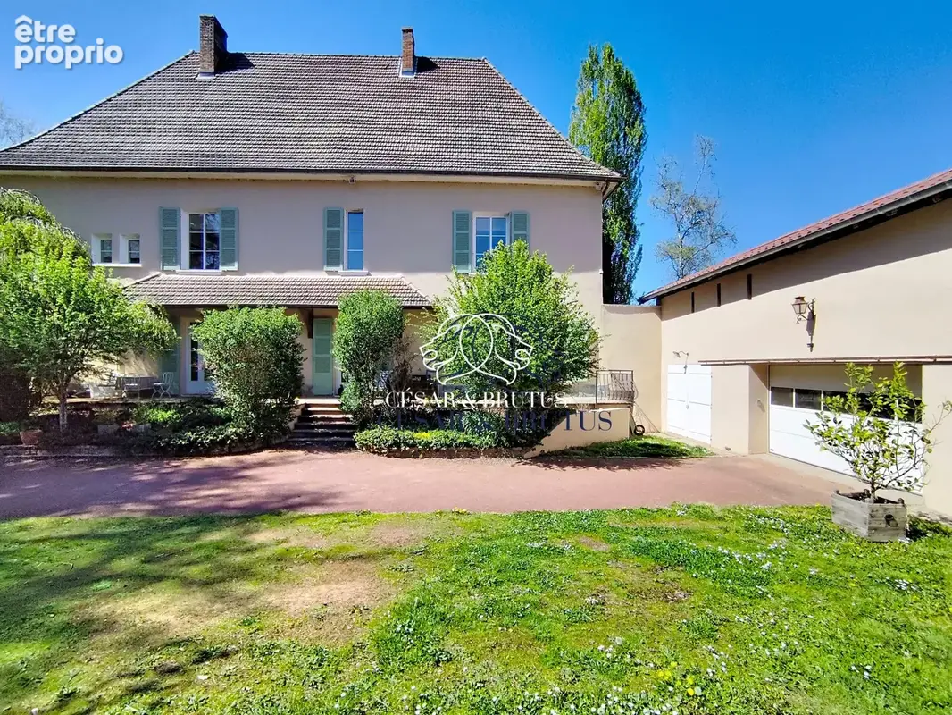 Maison 9 pièces 254 m² à vendre à Chandon (42190) - photo 3
