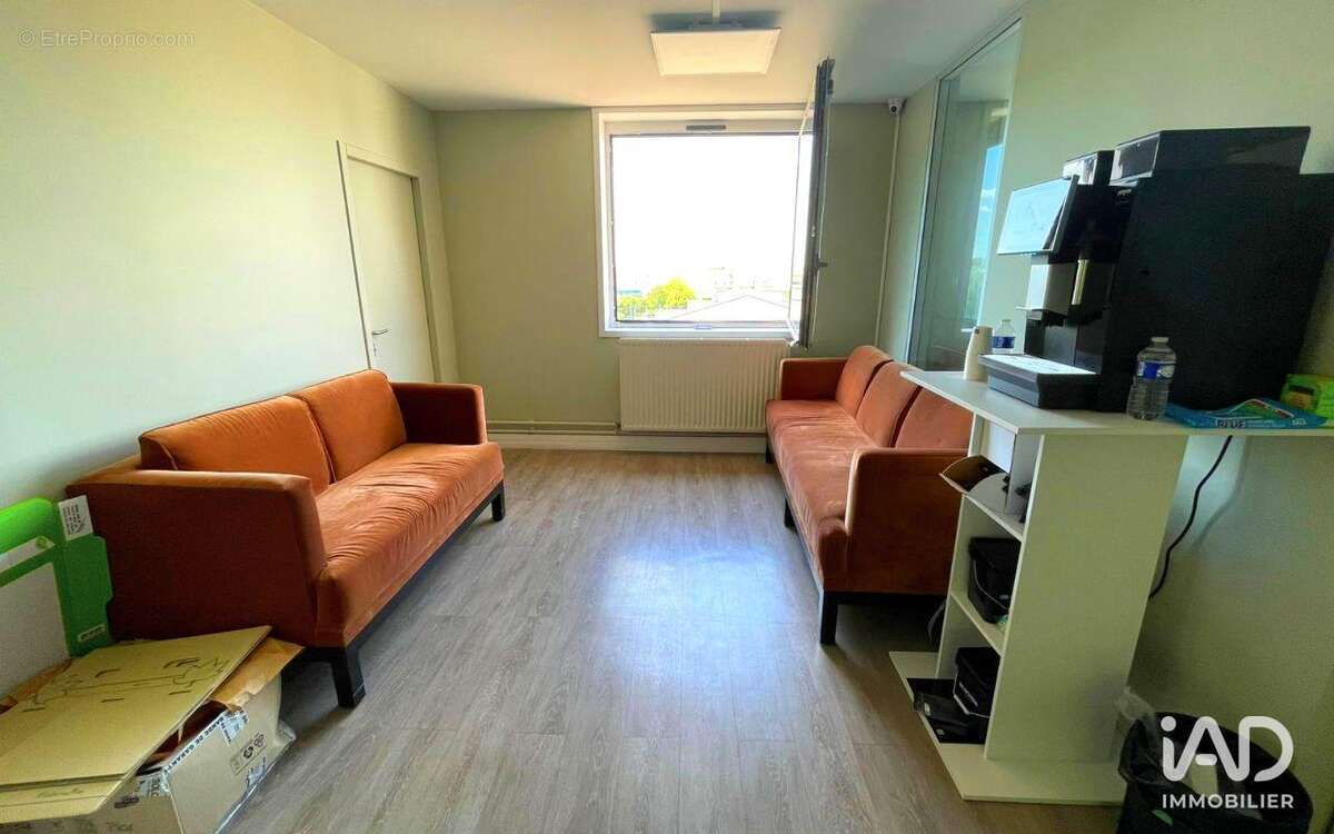 Photo 6 - Commerce à COURCOURONNES