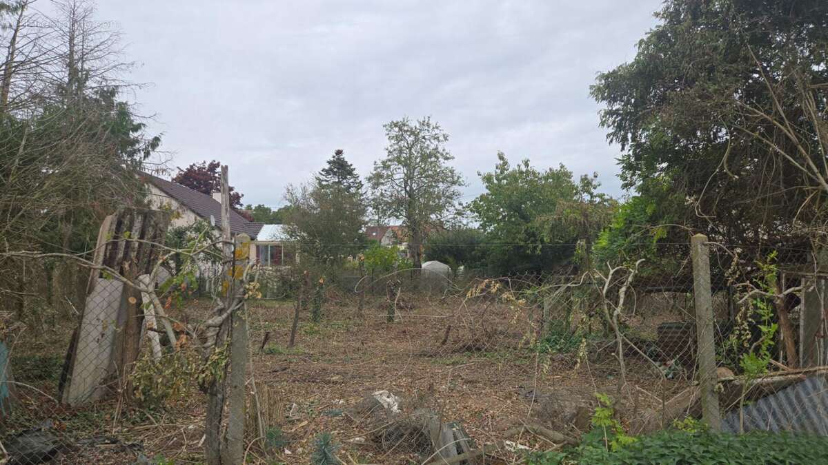 28500-Terrain constructible de 460m2 - photo 7