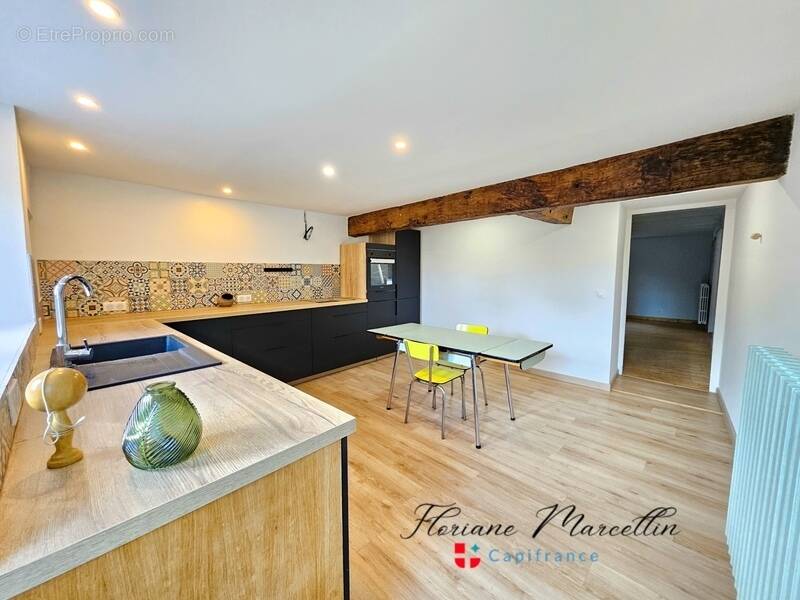 Appartement à PERS-JUSSY